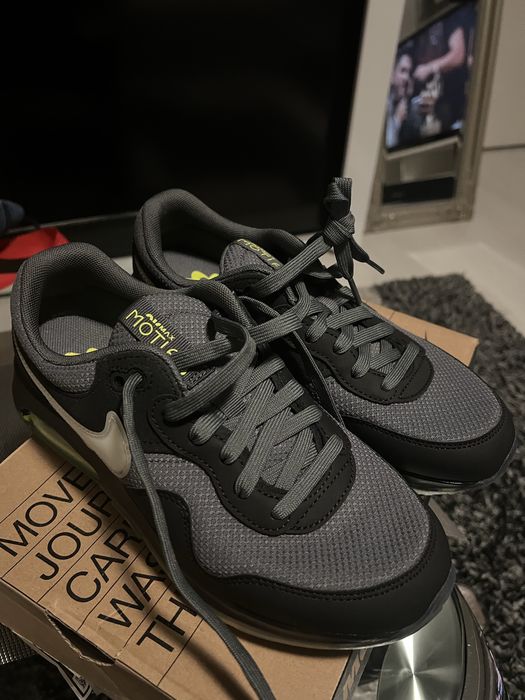 Nike AIR MAX MOTIF NN GS - номер 38.5