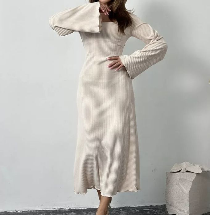 Молочное платье в рубчик, новое