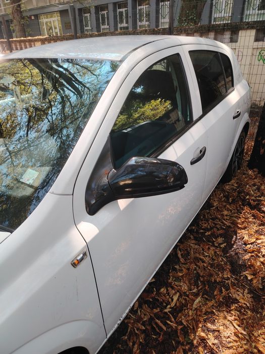 Опел Астра 2010г.Сменен съеденител, свещи. Нови гуми. 165000км.к