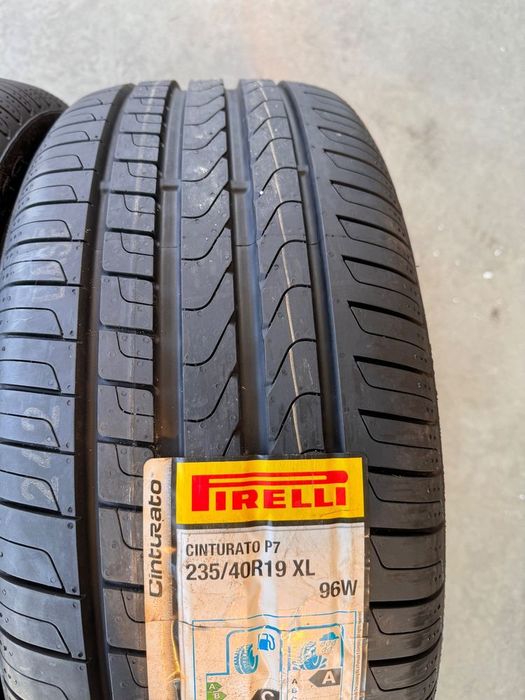 Vând 4 anvelope 235/40/19 Pirelli de vară noi