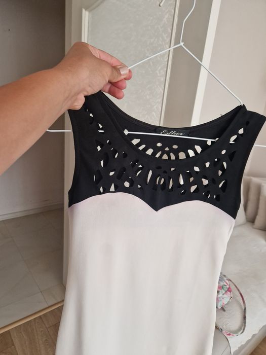 Рокля в черно и Бяло