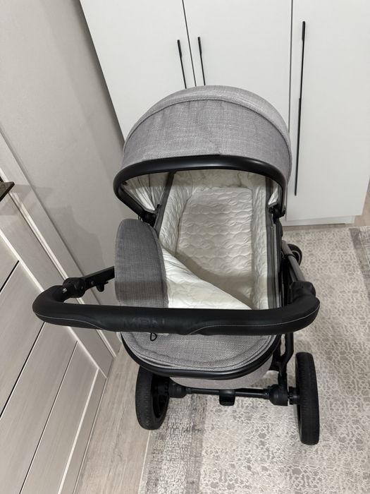 Продам коляску 2 в 1 Nuova Moon