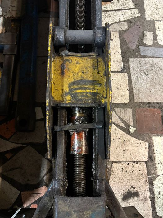 Авто подъемник венгерский