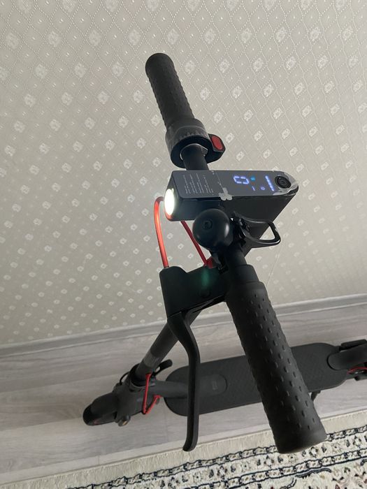 Продам самокат xiaomi pro
