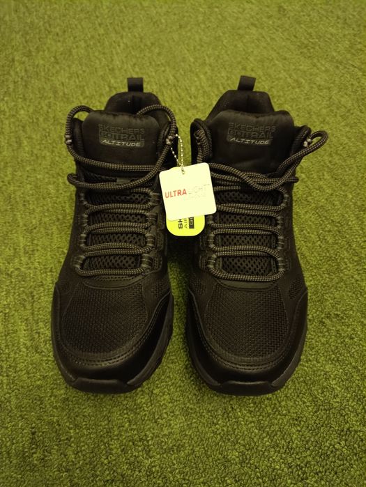 Продам кроссовки Skechers.