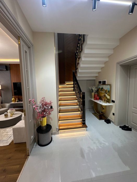 Продается 4 комн квартира в Яккасарайском районе V315