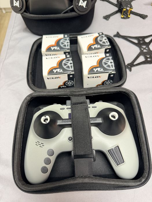 Pachet FPV Walksnail - Ochelari - 4 drone - Controler