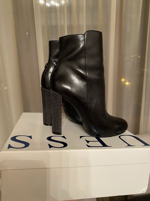 Botine cu toc Guess de piele naturala