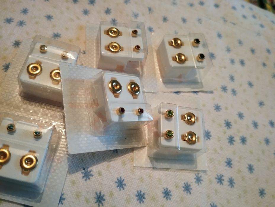 Продам сережки для прокола ушей.
