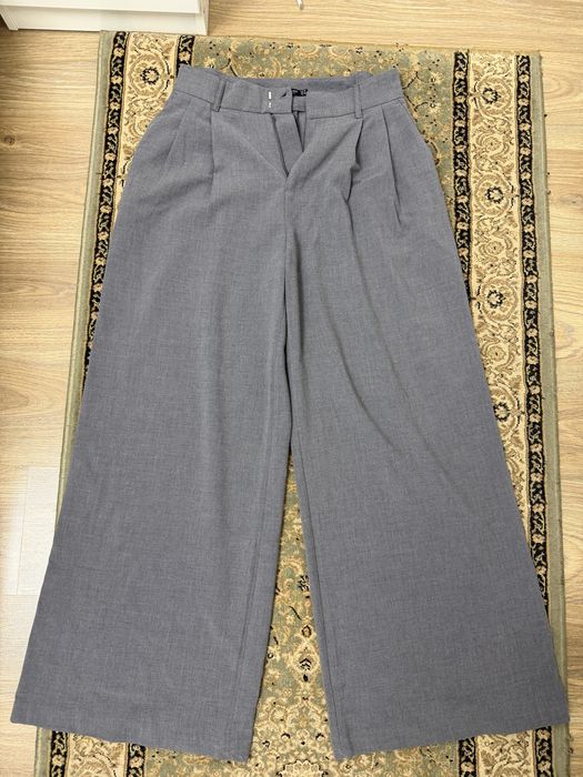 Брюки серые strdivarius