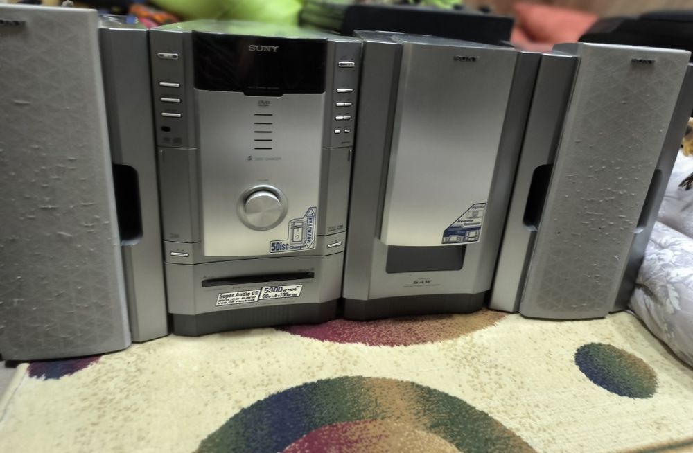 Продается музыкальный центр Sony