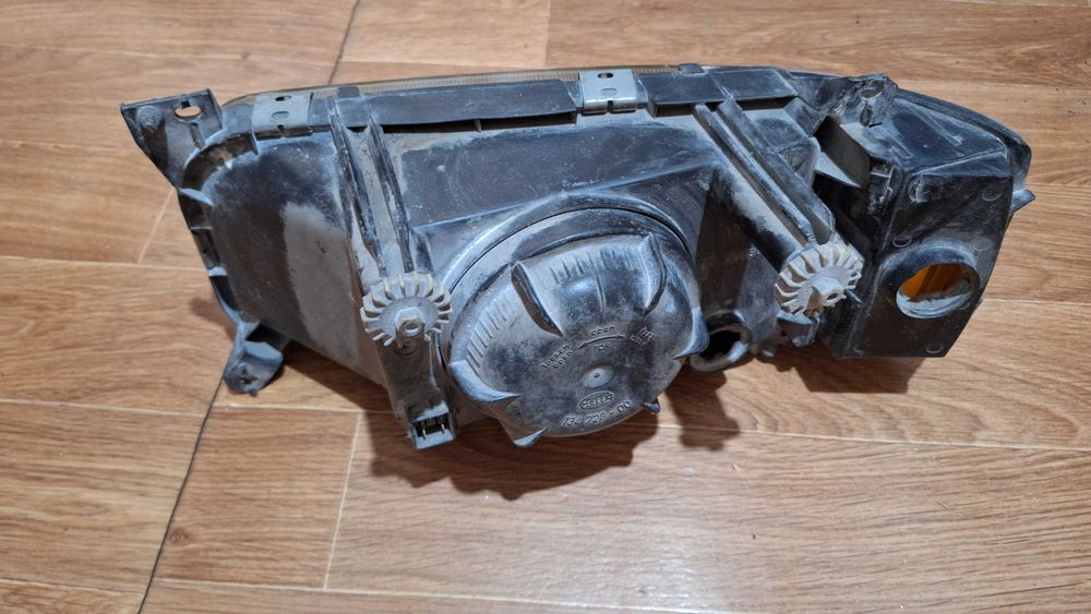 фара Passat B3 правая, Hella