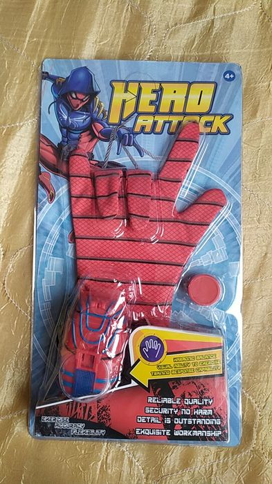 Набор маленьких металлических машинок в контейнере. Новые