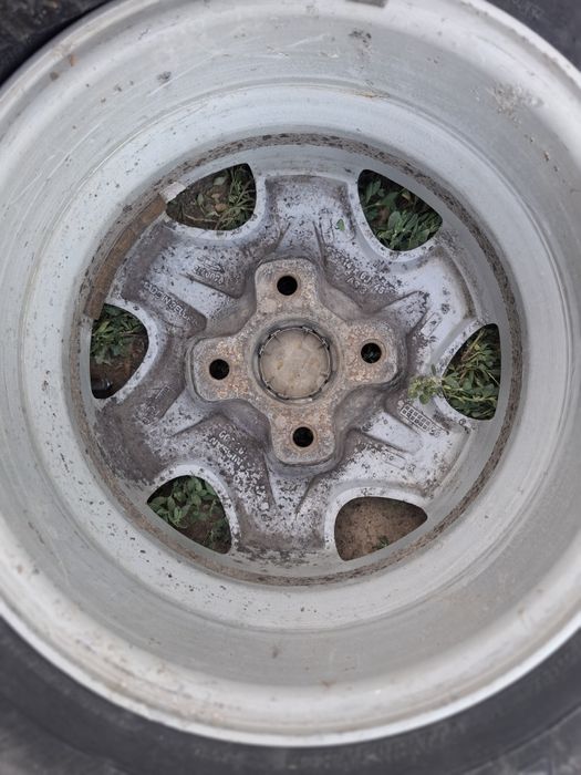 Продам Шины с дисками на Nissan R14