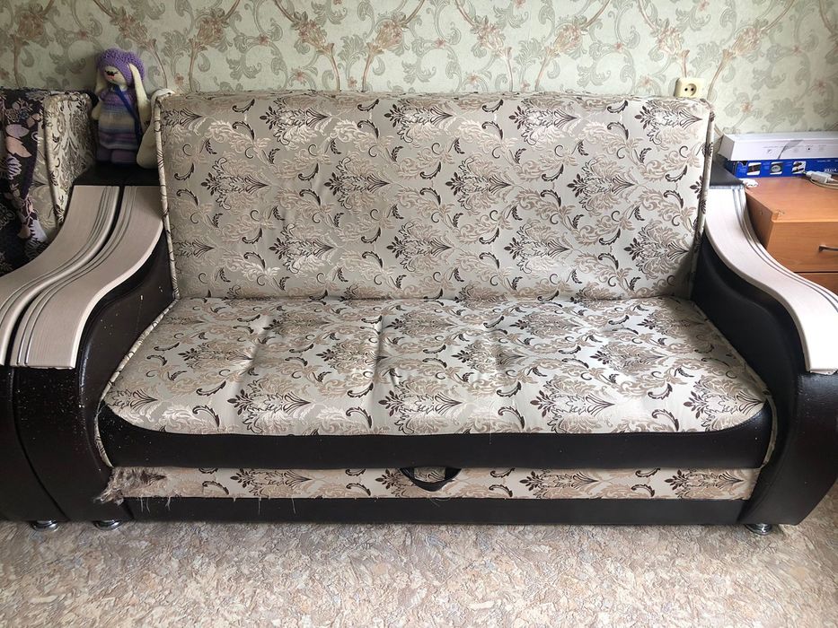 продаю диван акардион