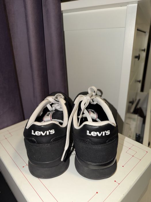 Adidasi levis noi