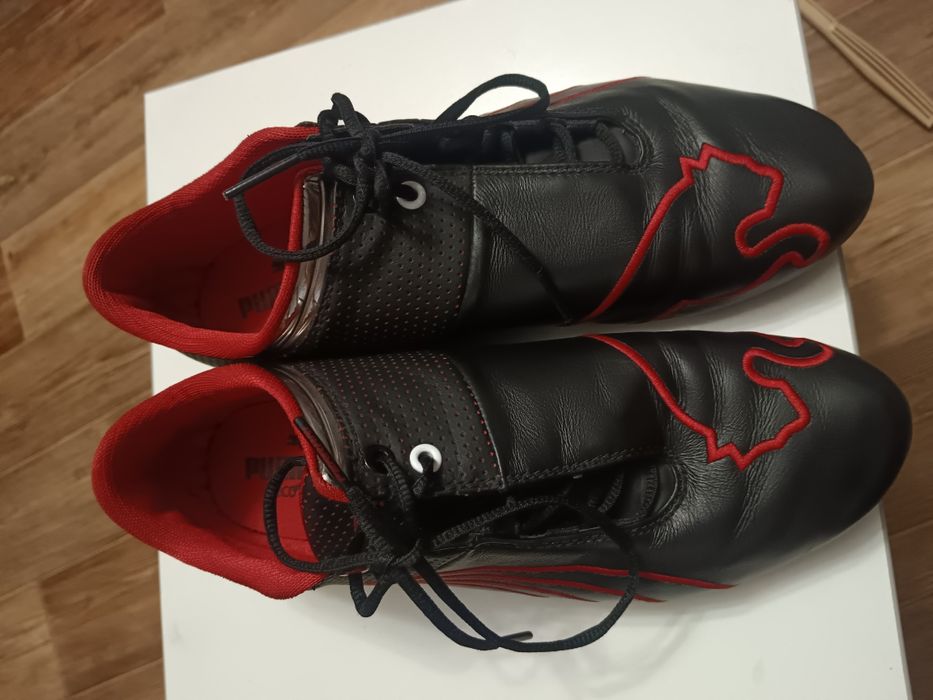 Продам бутсы-кроссовки  Ferrari