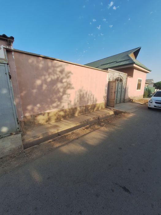 Uy sotiladi xamma sharoitga ega