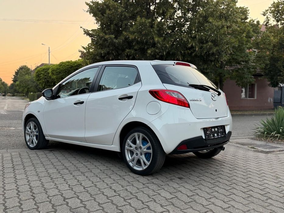 MAZDA 2 2012 — imagine 5