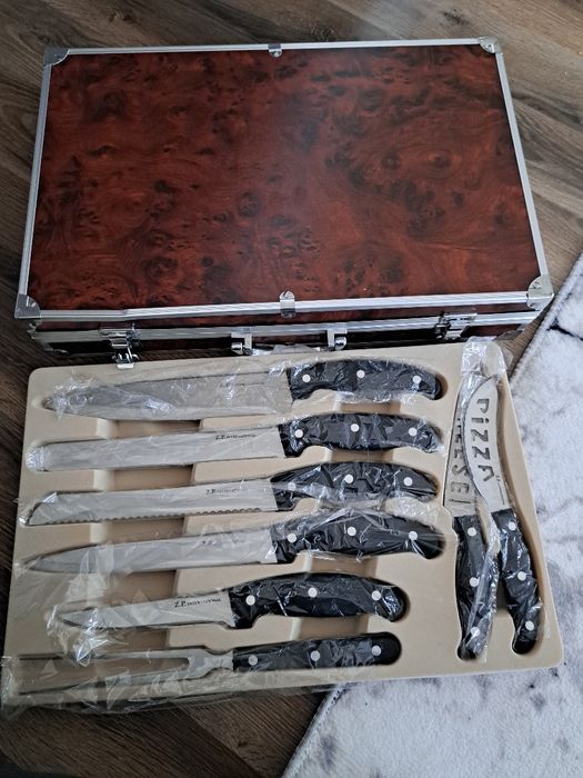 Куфарче с ножове