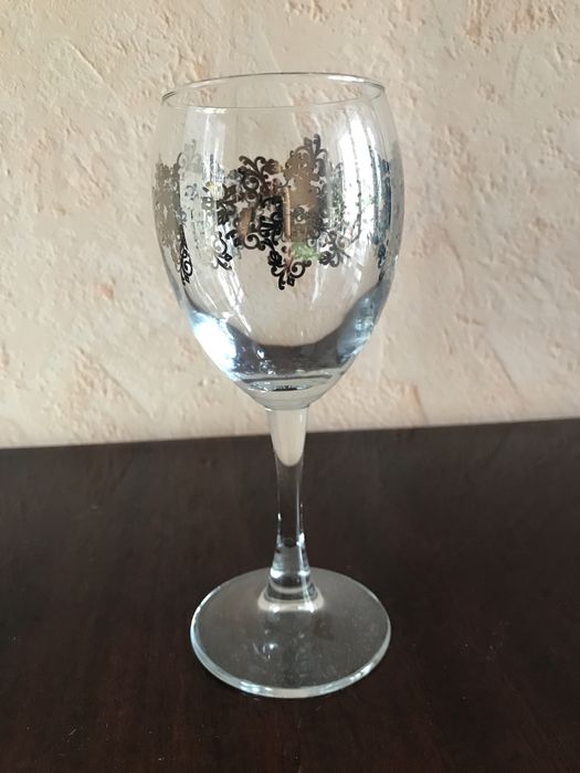 Продам Бокалы для вина на6 персон