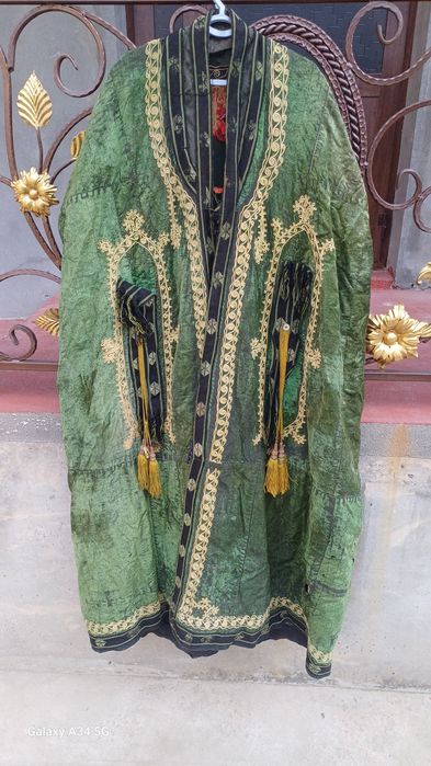 Qadimiy paranji, 18–19 asr, kolleksion buyum”.