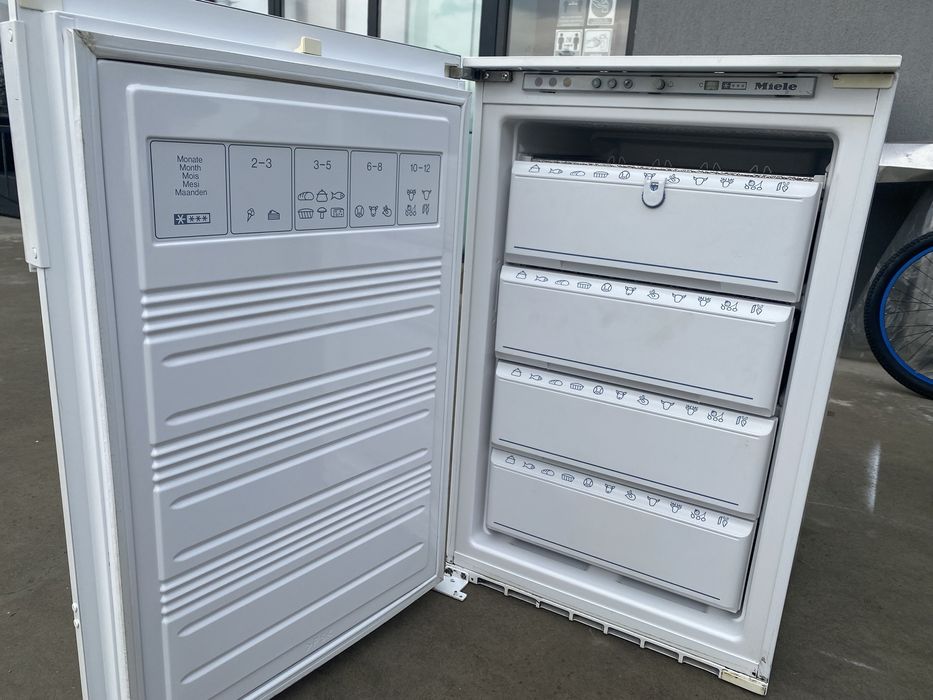 Малък фризер Миеле за вграждане