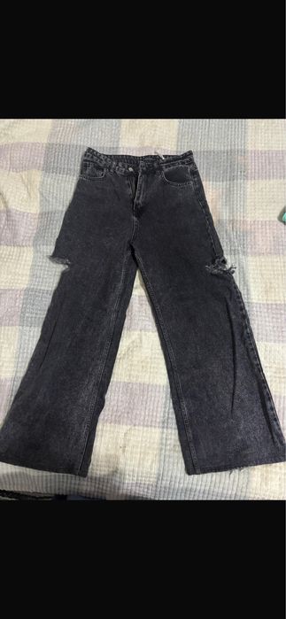 Джинсы с разрезом