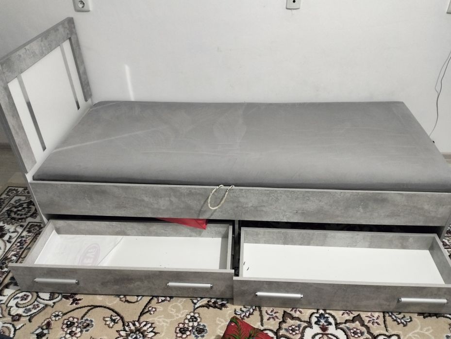 Продается диван в хорошем состояний