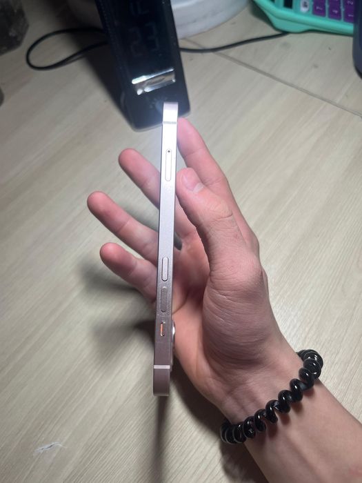 iPhone 13 в хорошем состоянии