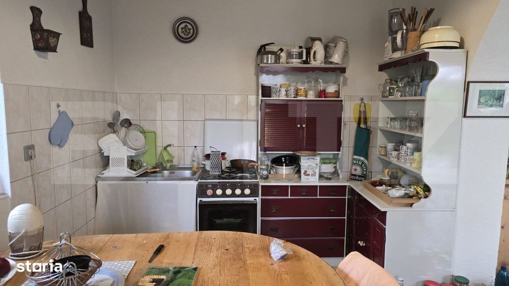 Casa 5 camere , 300 mp;  Teren - 2000 mp . Viile Satu Mare