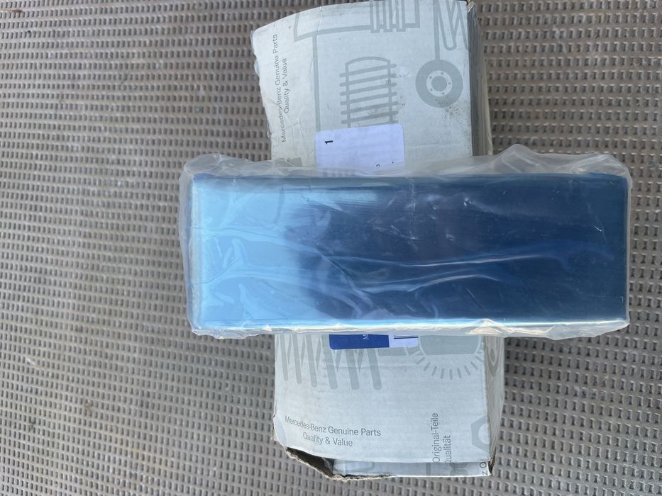 Клык переднего бампера правый AMG