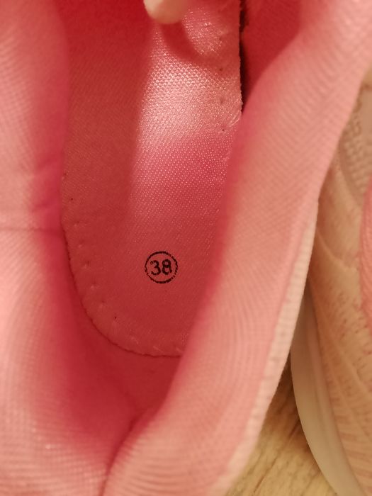 Дамски маратонки    Новиови