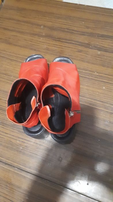 Огненочервени високи сандали естествена кожа