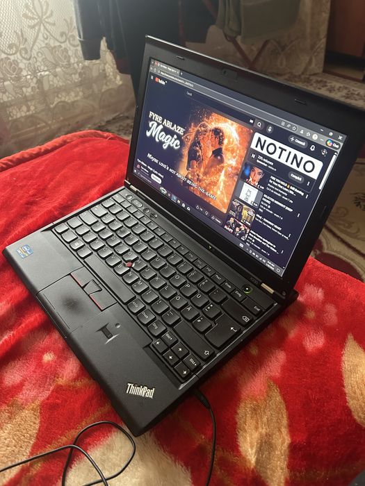 Vand laptop lenovo x230 stare buna