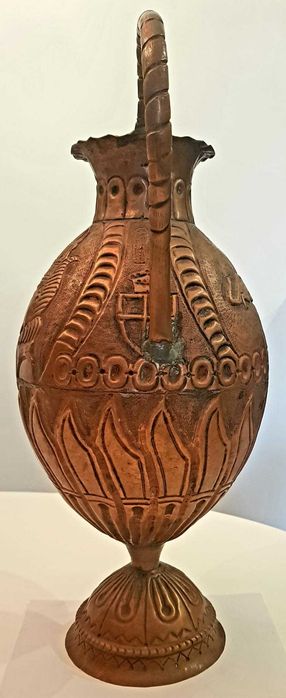 Amforă de cupru în relief, Italia, 1910-20