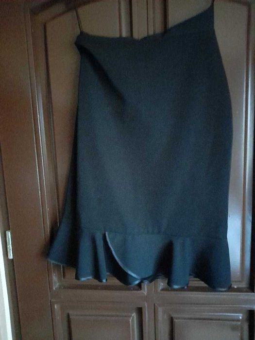 Sacou dama catifea raiata bej H&M si fusta neagra pentru evenimente M