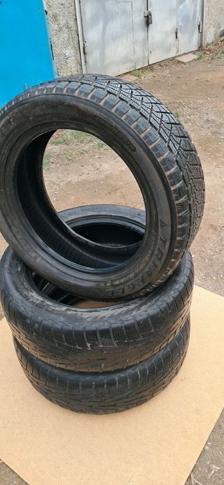 Продам Три шины размер 235/ 55 R 18