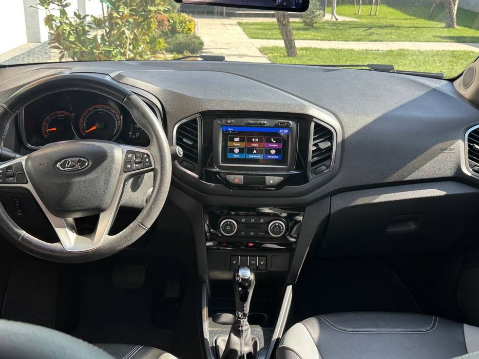 Lada XRay Cross 2019