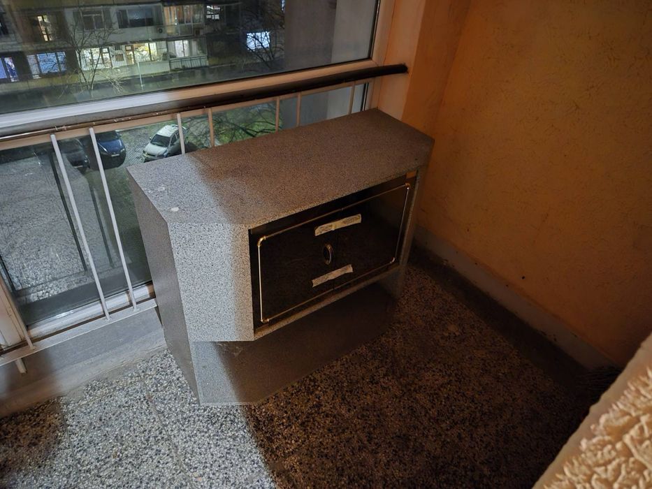 секция със стъклени вратички