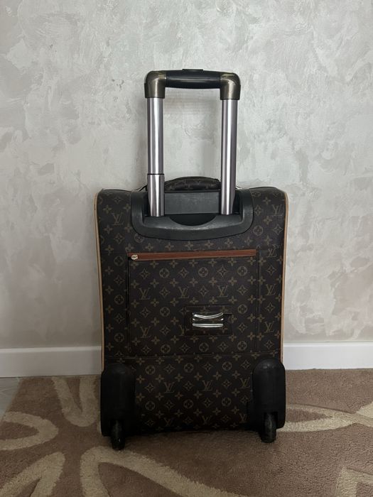 Чемодан в хорошем состояние