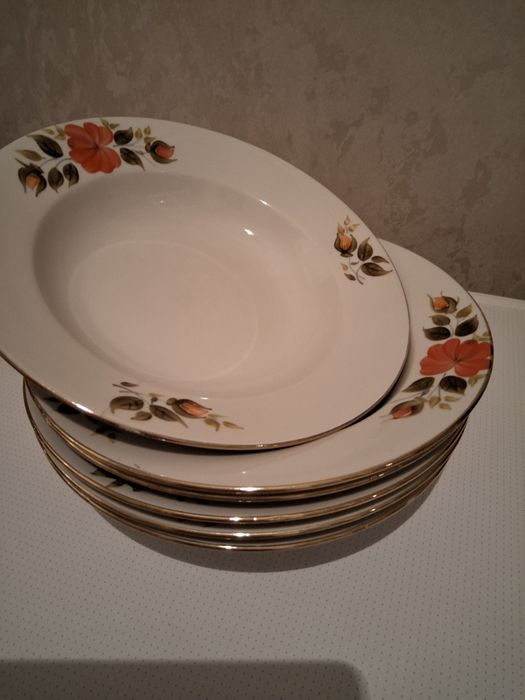 Тарелки глубокие, сахарницы