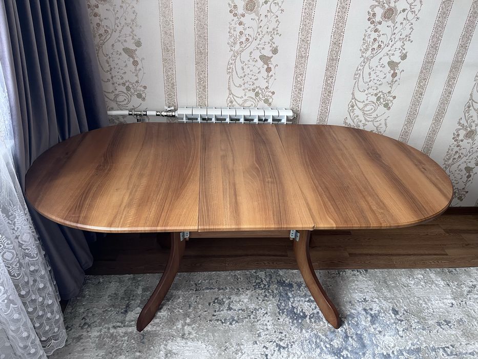 Продам обеденный стол