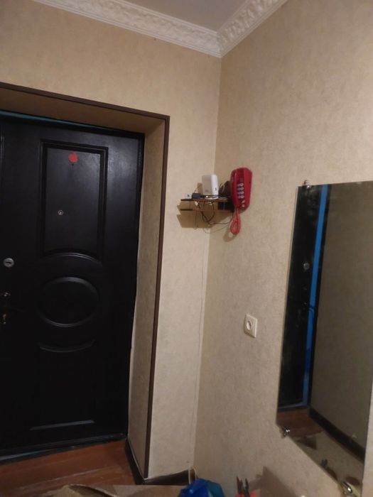 1 комнатная (балкон2х6) шароити билан 9 микрорайонда