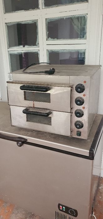 Пицца печь двух камерный.