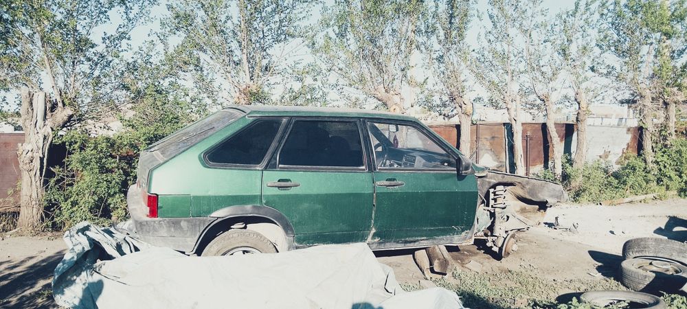Продам ВАЗ 2109 аварийное состояние