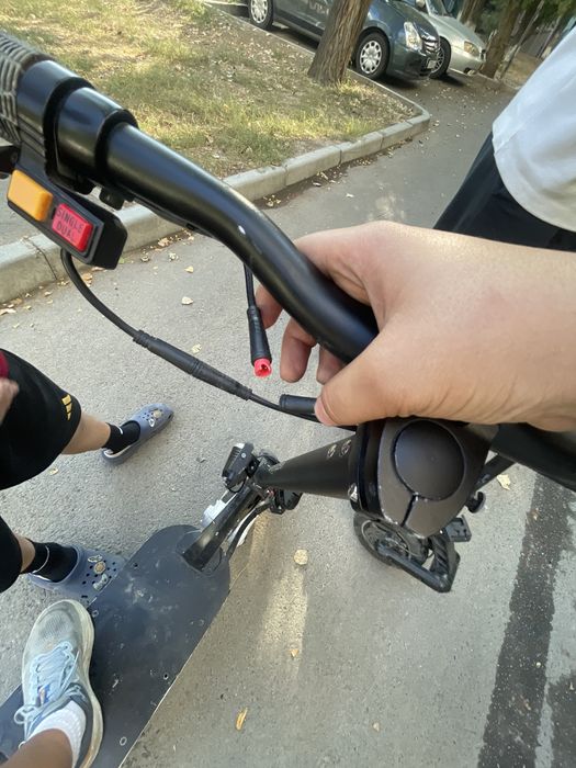 Продам срочно электросамокат Kugoo G Booster