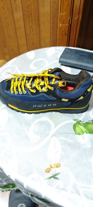 Чисто нови обувки за планината 42 номер  много здрави