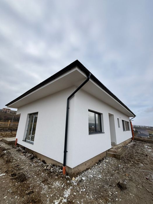 Persoana fizica vand casa unifamiliala Parter intrare Chinteni 170mp