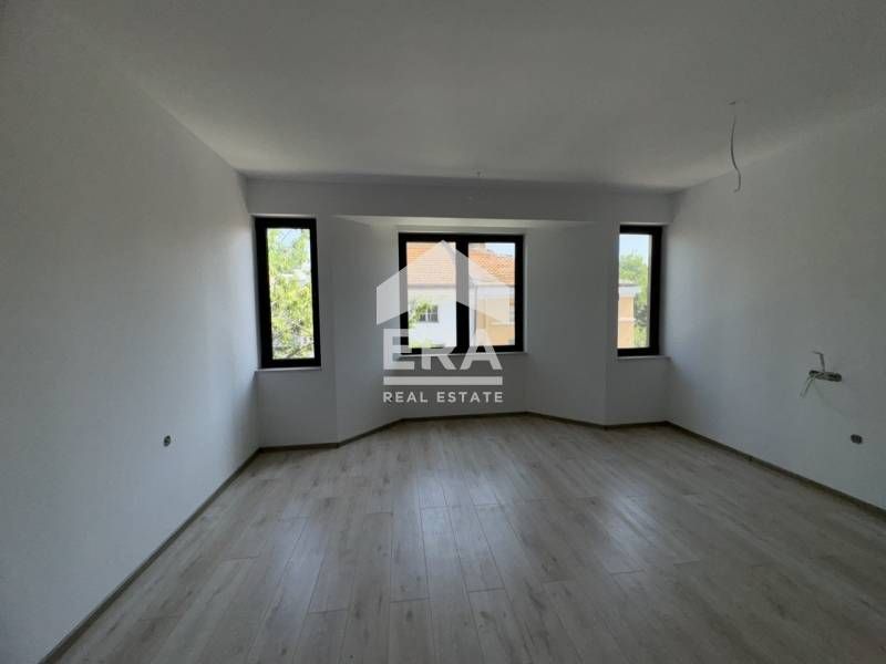 Офис в Топ Център